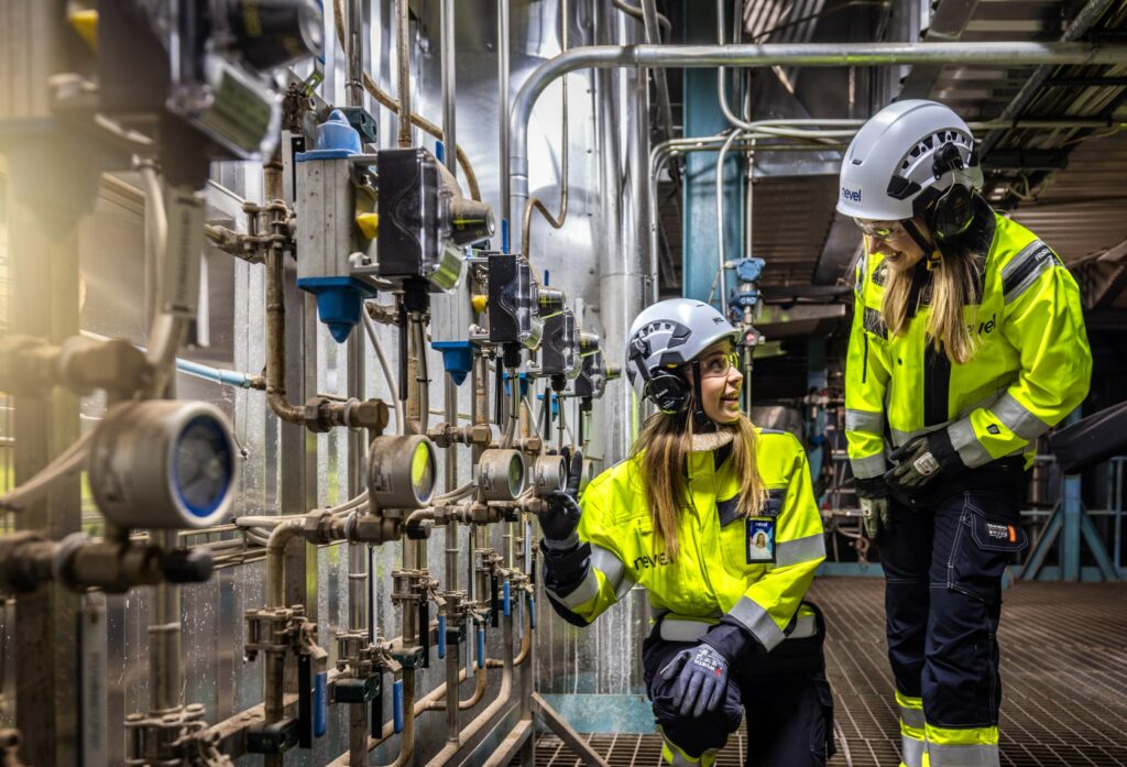 Nevelin työntekijöitä.